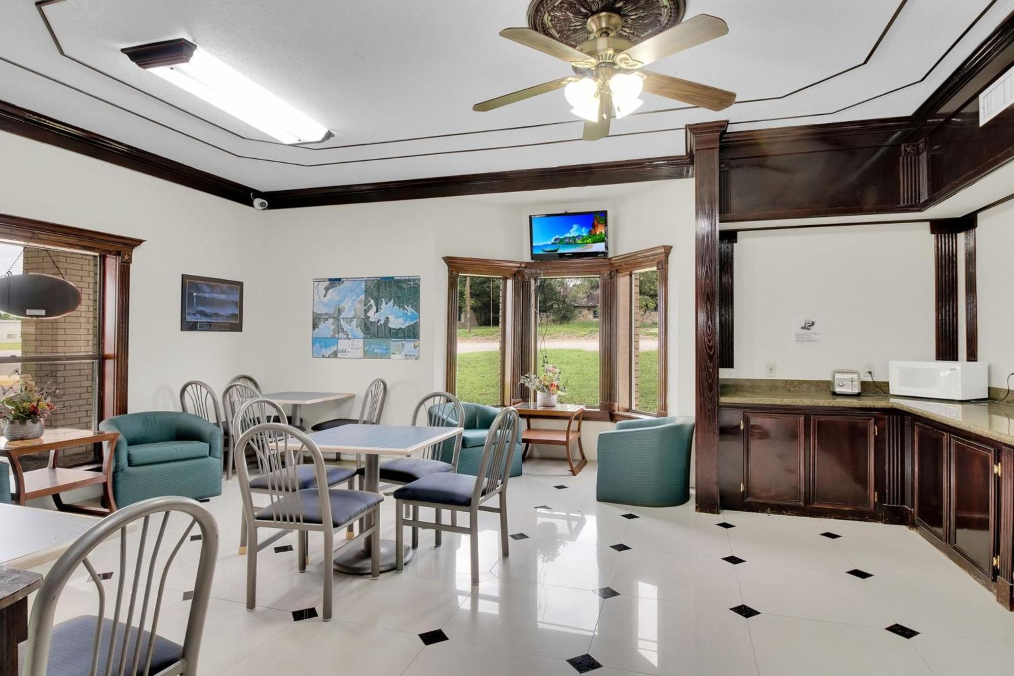 Three Rivers Executive Inn & Suites By Oyo Esterno foto