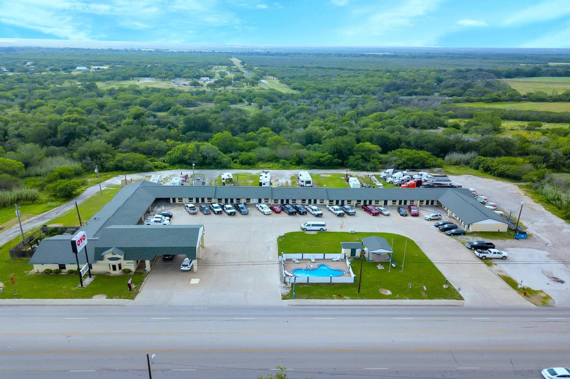 Three Rivers Executive Inn & Suites By Oyo Esterno foto
