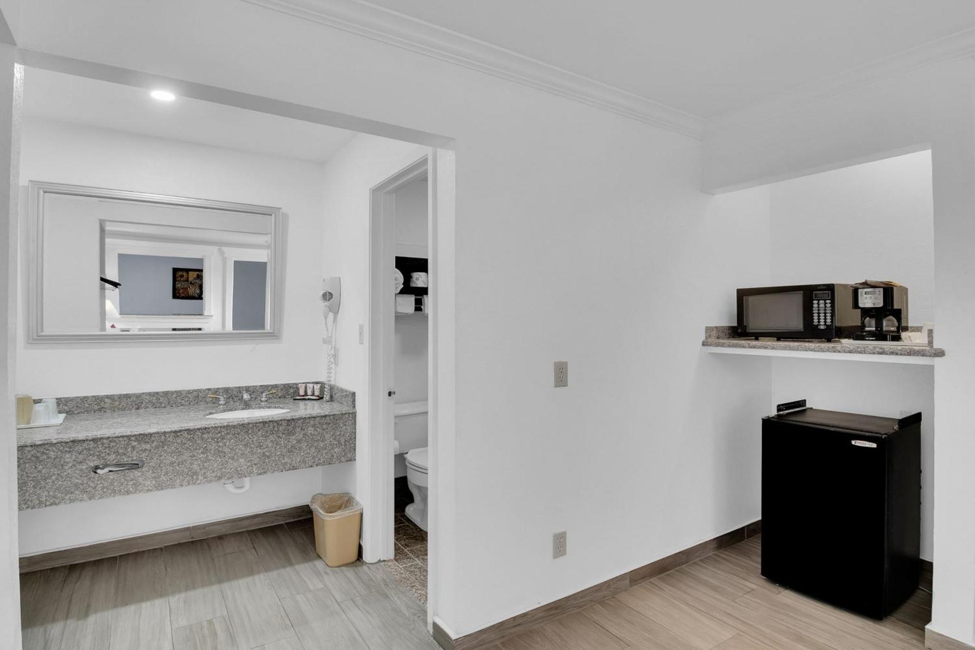 Three Rivers Executive Inn & Suites By Oyo Esterno foto