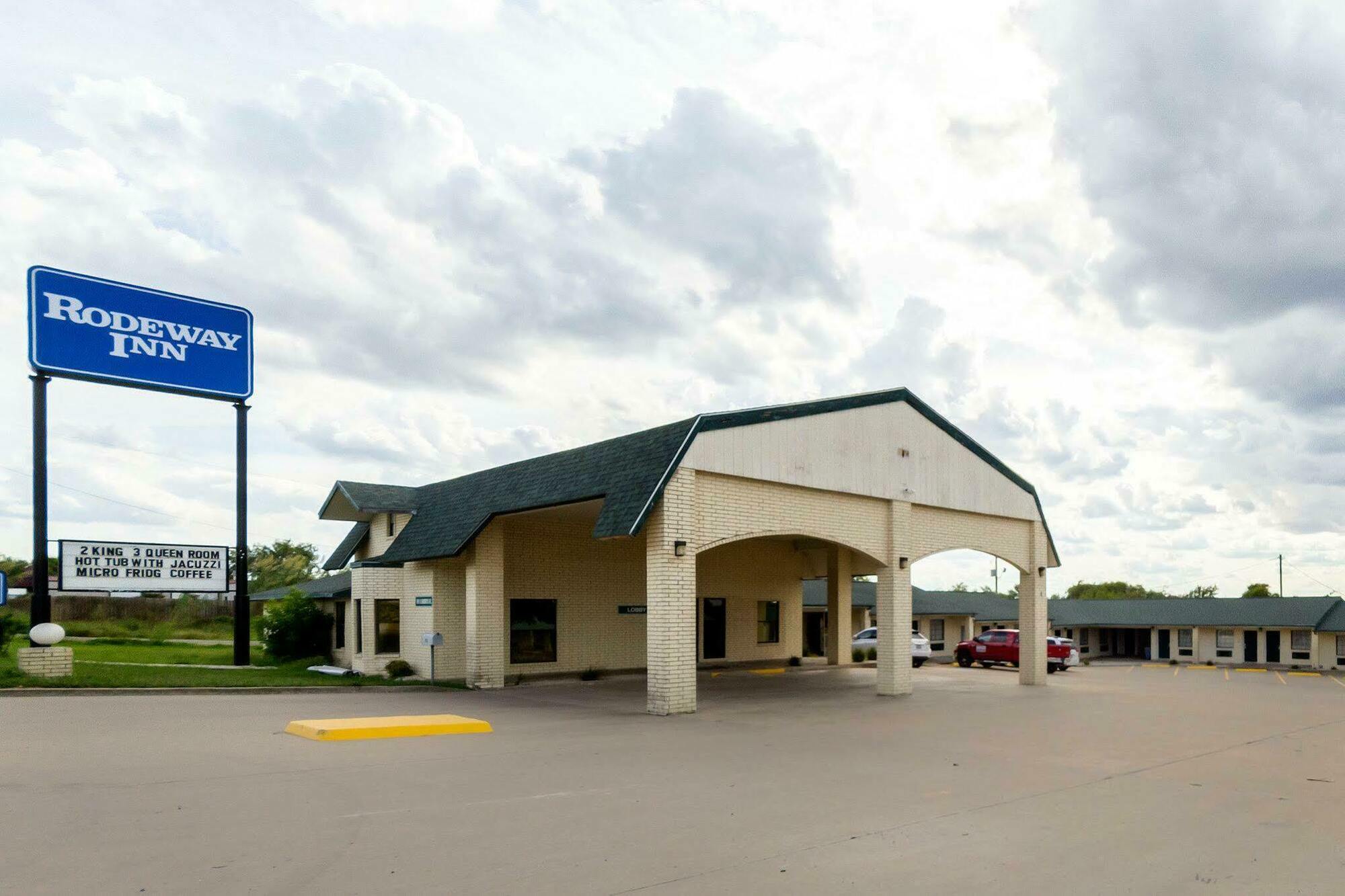 Three Rivers Executive Inn & Suites By Oyo Esterno foto