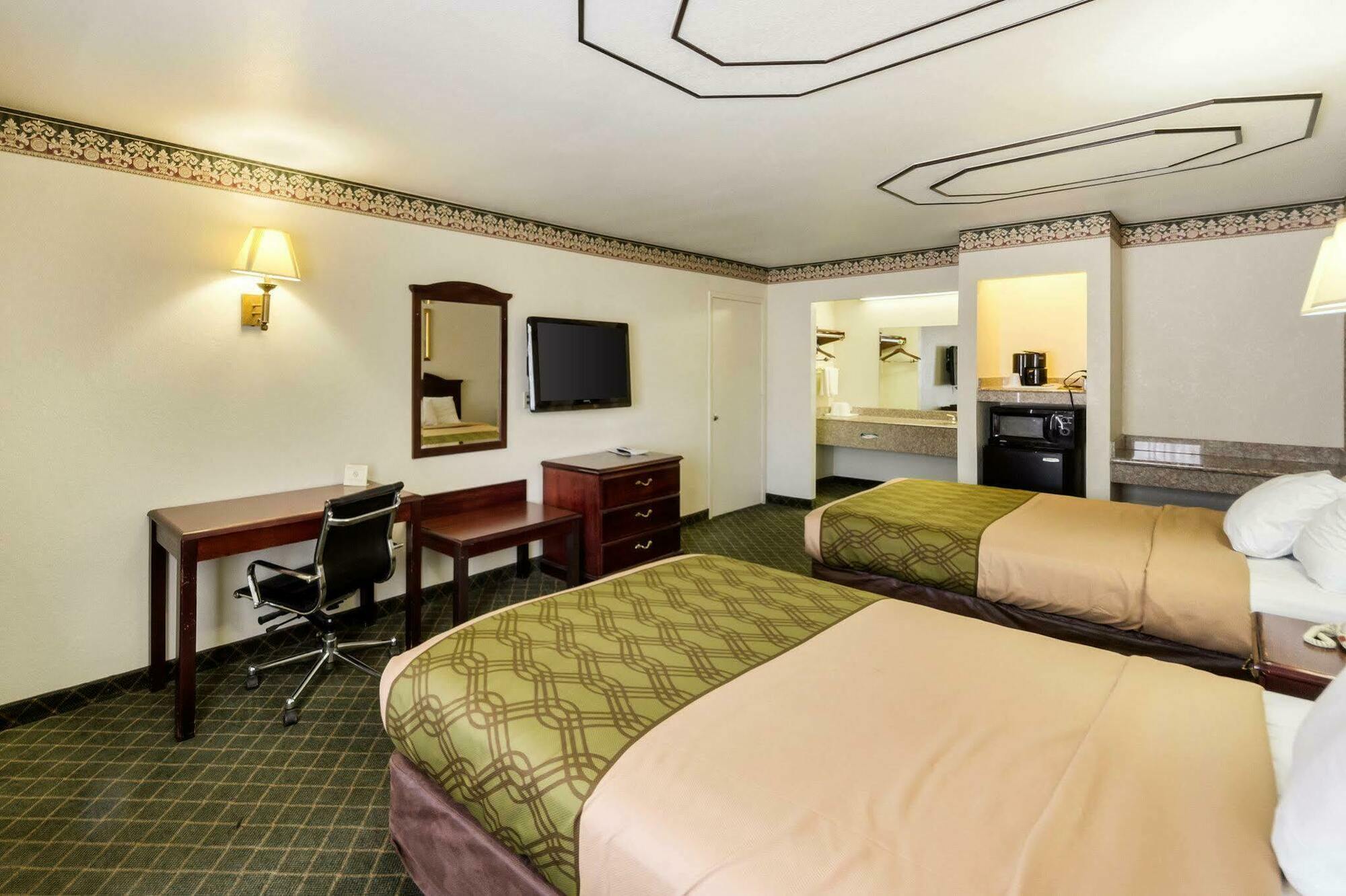 Three Rivers Executive Inn & Suites By Oyo Esterno foto
